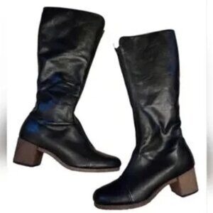 Vintage black high heeled boots with sherpa inner lining